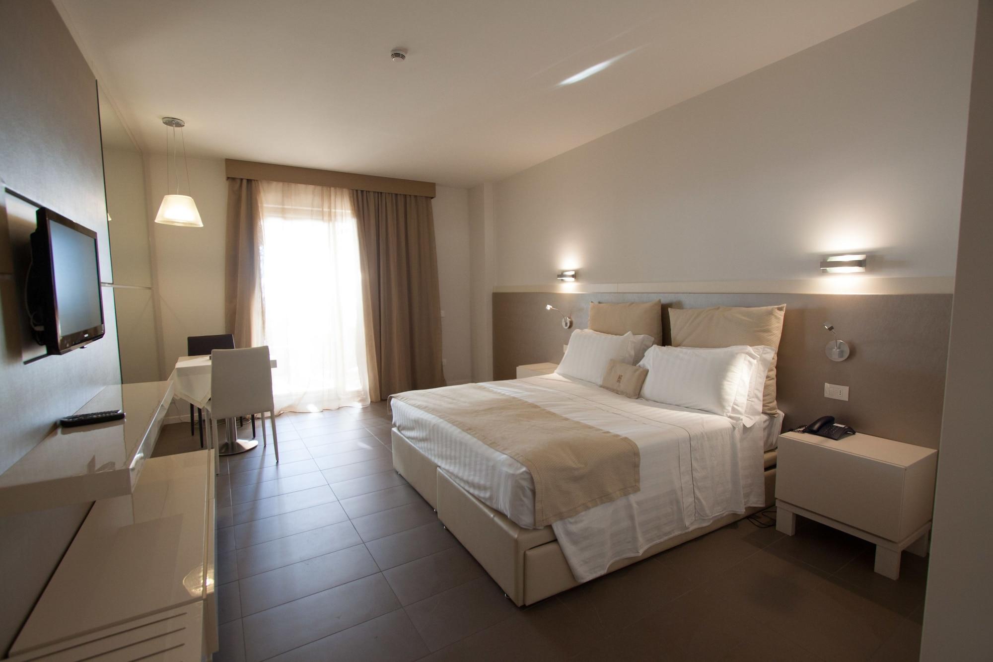 Main Palace Hotel Roccalumera Ngoại thất bức ảnh