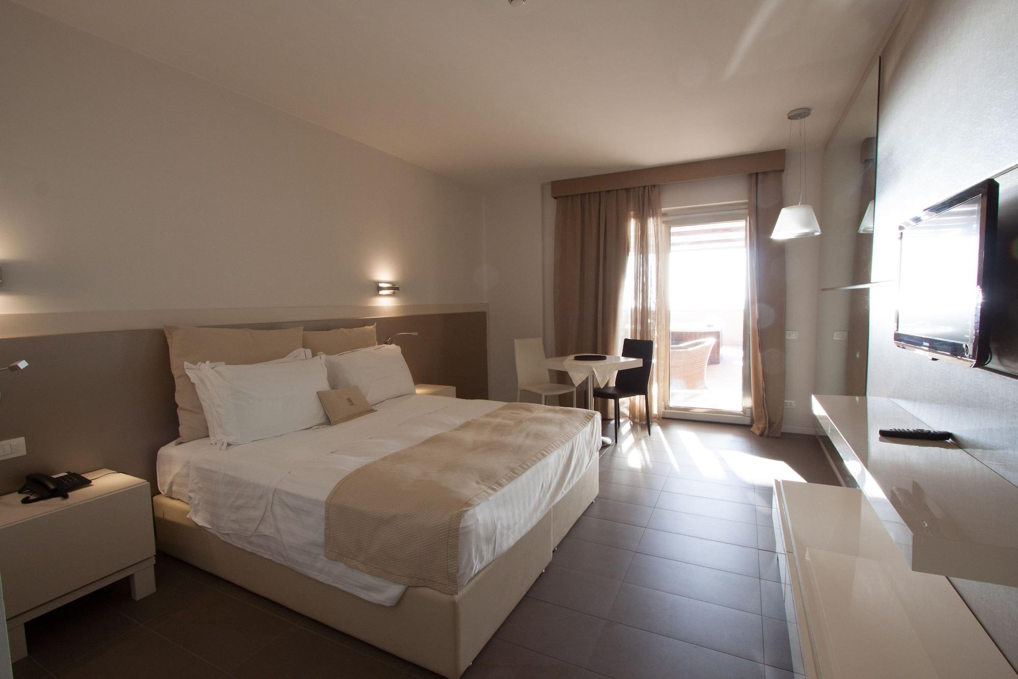 Main Palace Hotel Roccalumera Ngoại thất bức ảnh