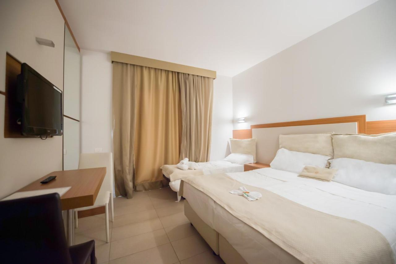Main Palace Hotel Roccalumera Ngoại thất bức ảnh