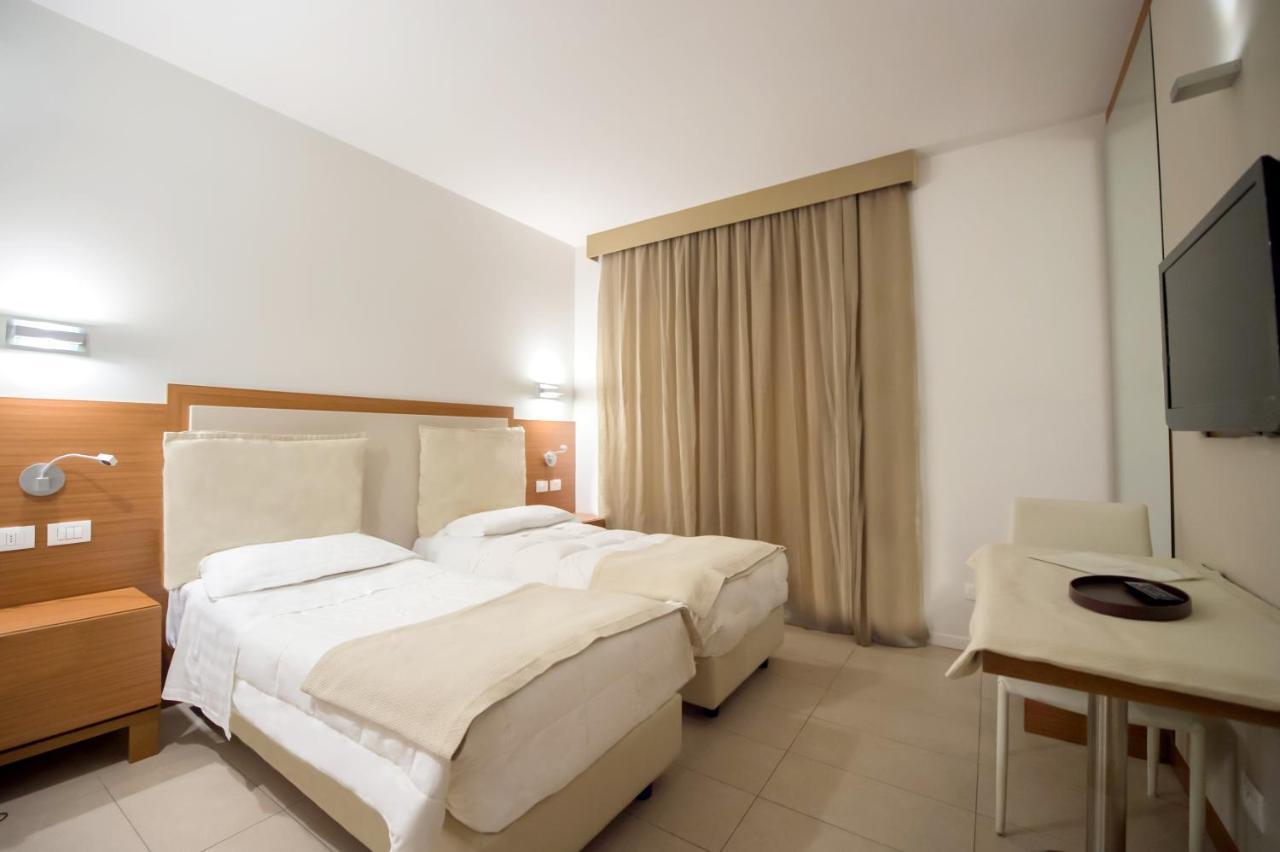 Main Palace Hotel Roccalumera Ngoại thất bức ảnh