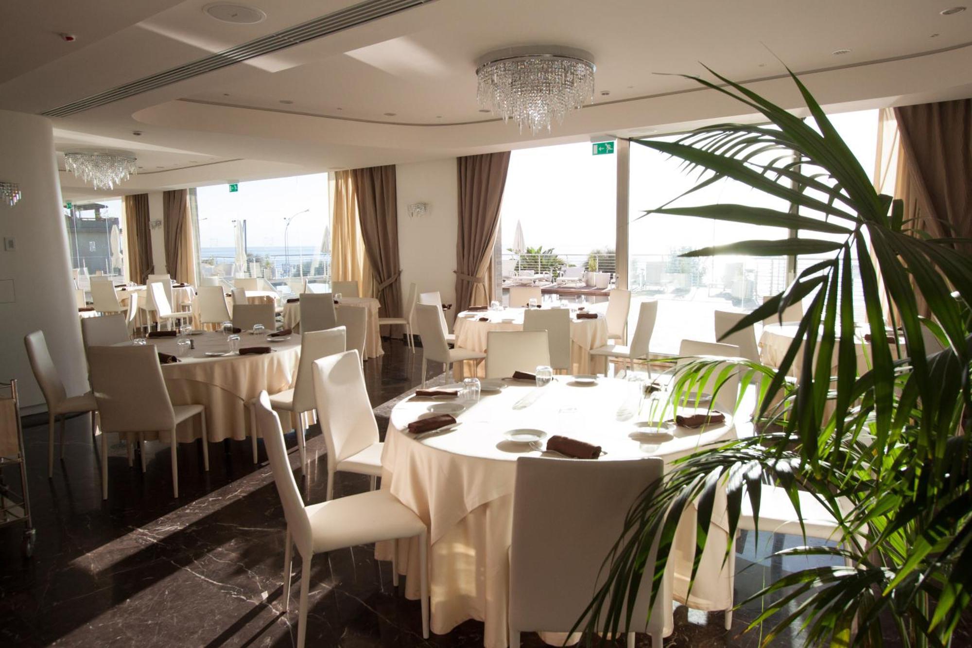 Main Palace Hotel Roccalumera Ngoại thất bức ảnh