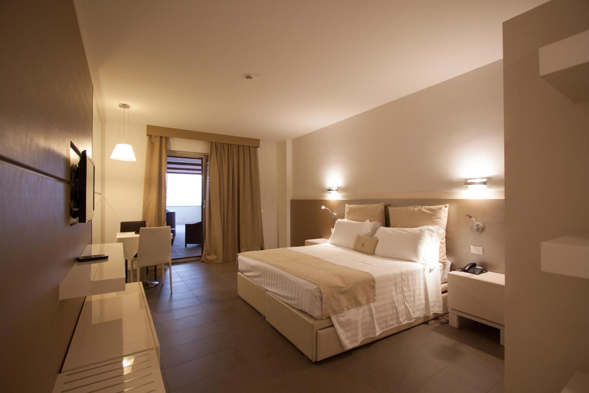 Main Palace Hotel Roccalumera Ngoại thất bức ảnh